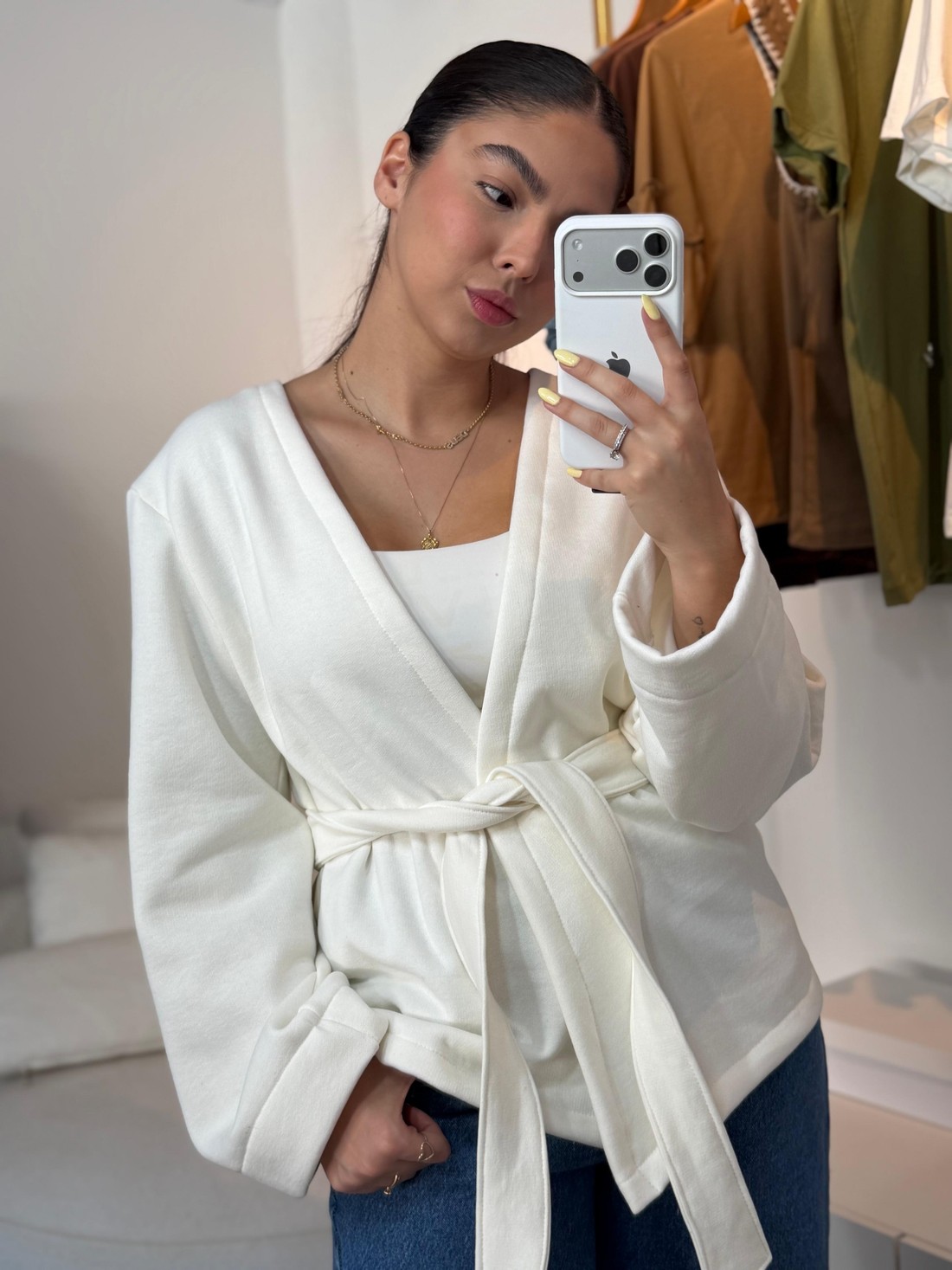 Casaco Cellina Fluido Transpassado Com Cinto Off White Casaco Cellina Fluido Transpassado Com Cinto Off White