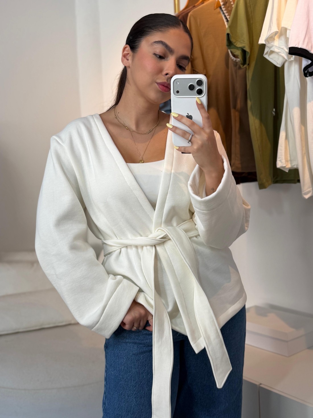 Casaco Cellina Fluido Transpassado Com Cinto Off White Casaco Cellina Fluido Transpassado Com Cinto Off White