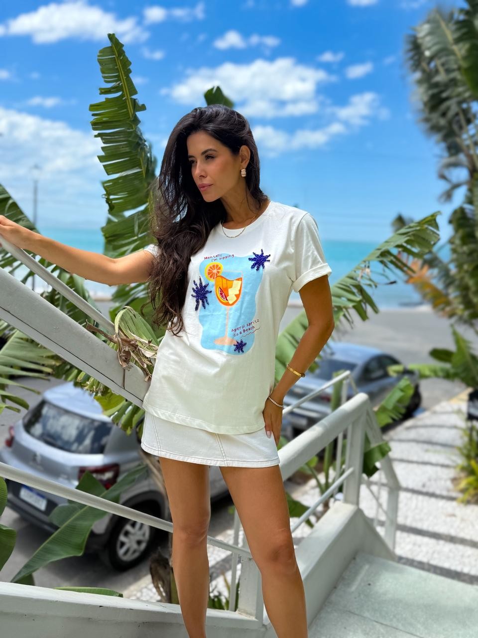 T-shirt Feminina Aperol Cor Off White Bordada a Mão