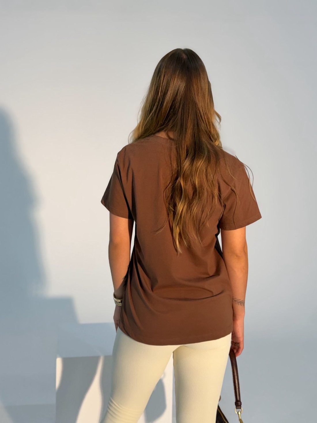 T-shirt Feminina Emanuela Cor Marro