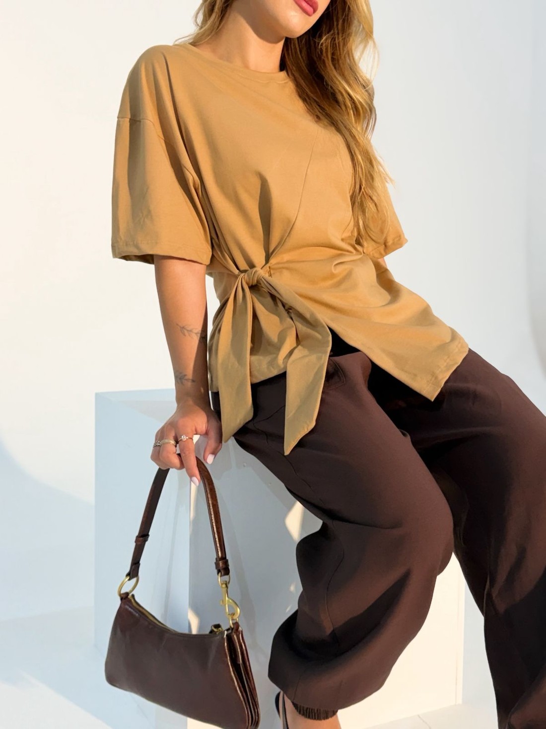 T-shirt Feminina Paloma Detalhe Frontal Transpassado Café com leite T-shirt Feminina Paloma Detalhe Frontal Transpassado Café com leite