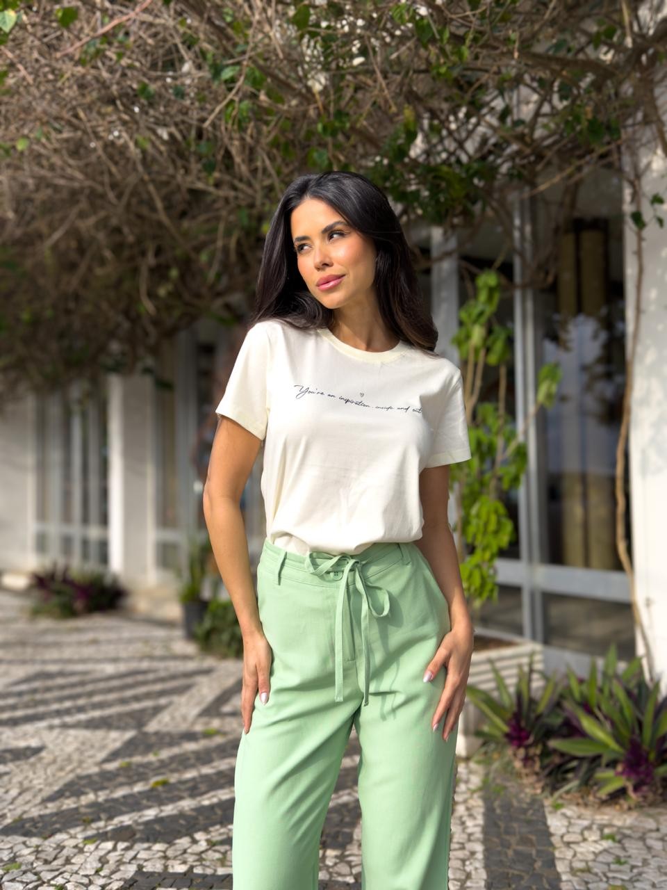 Camiseta T-shirt feminina Melina cor amarelo manteiga