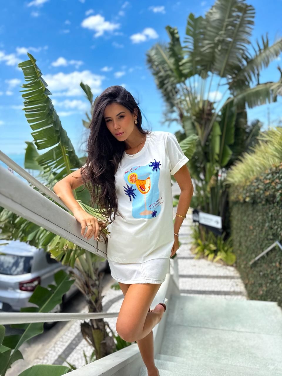 T-shirt Feminina Aperol Cor Off White Bordada a Mão