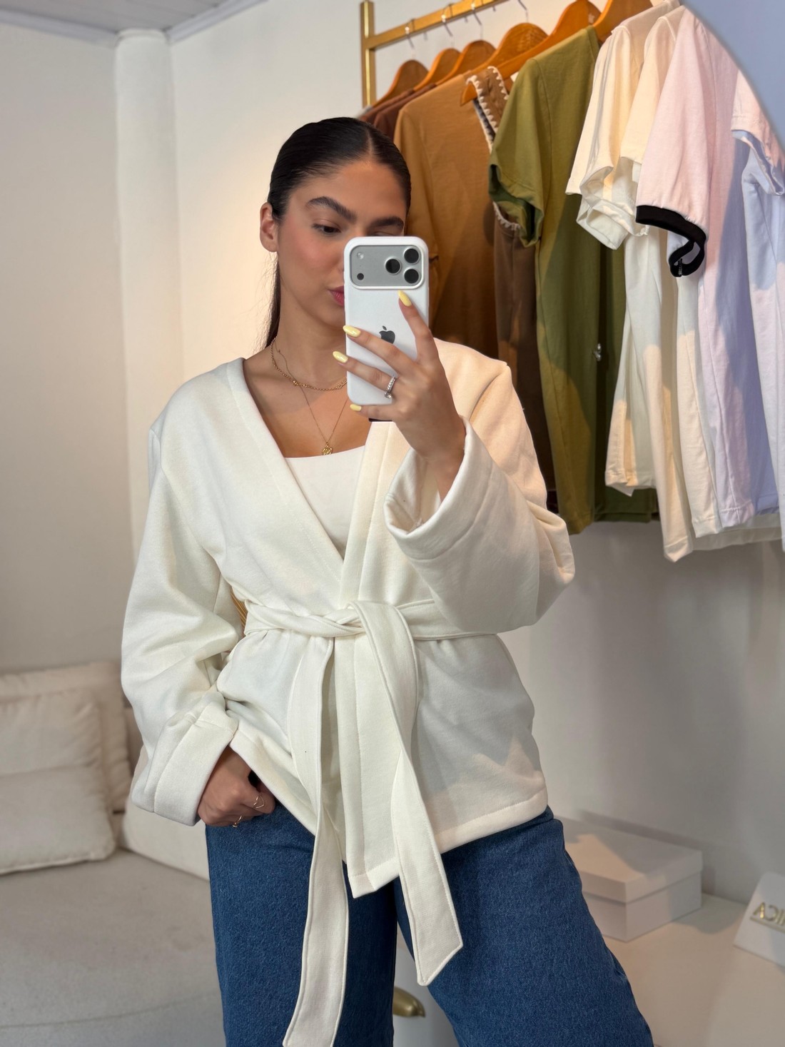 Casaco Cellina Fluido Transpassado Com Cinto Off White Casaco Cellina Fluido Transpassado Com Cinto Off White