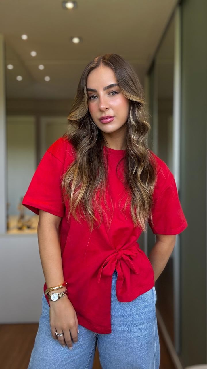 T-shirt Feminina Paloma Detalhe Frontal Transpassado Vermelha T-shirt Feminina Paloma Detalhe Frontal Transpassado Vermelha