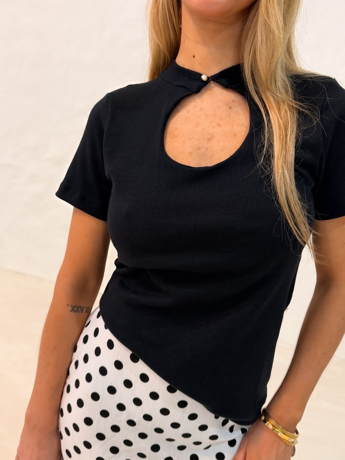 Blusa Isabela Decote em gota cor preto Blusa Isabela Decote em gota cor preto