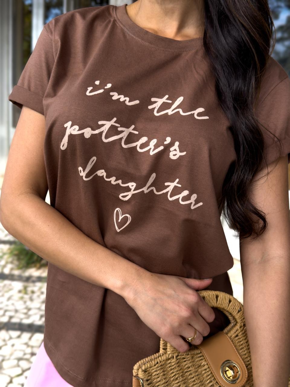 Camiseta T-shirt feminina Gabriela cor cacau