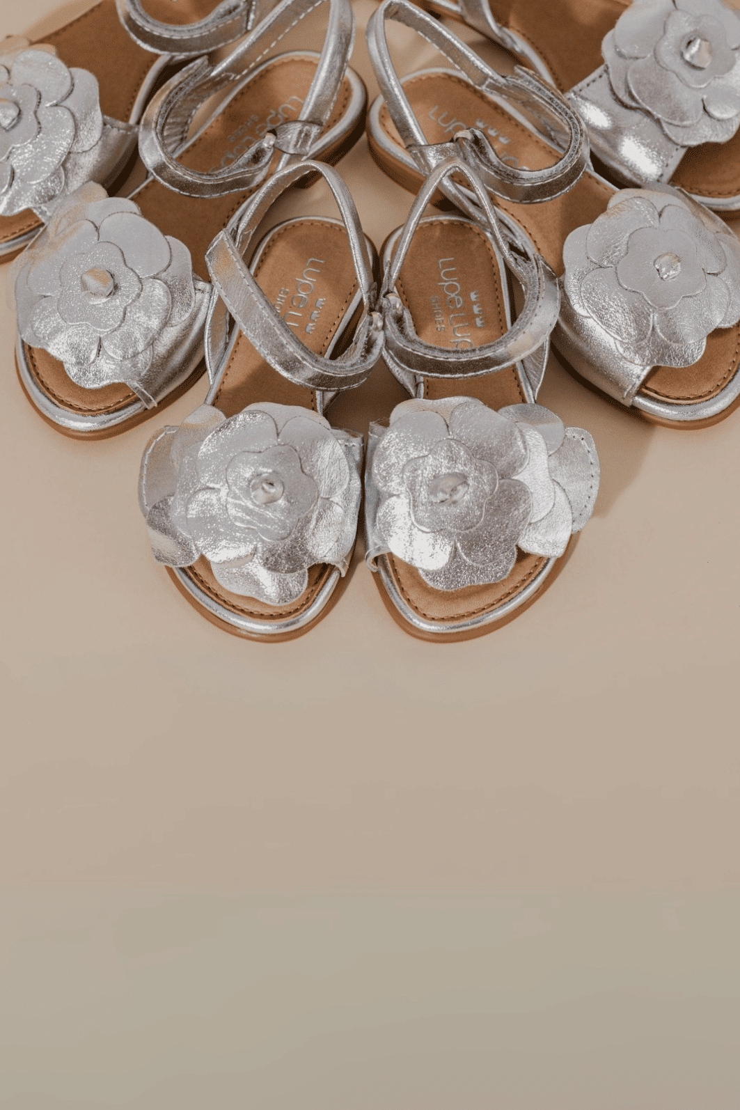SANDÁLIA INFANTIL MARIA FLOR PRATA SANDÁLIA INFANTIL MARIA FLOR PRATA