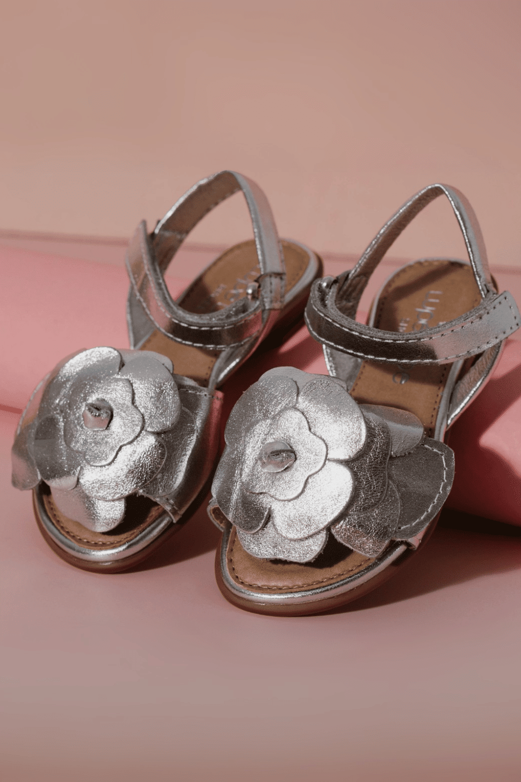 SANDÁLIA INFANTIL MARIA FLOR PRATA SANDÁLIA INFANTIL MARIA FLOR PRATA