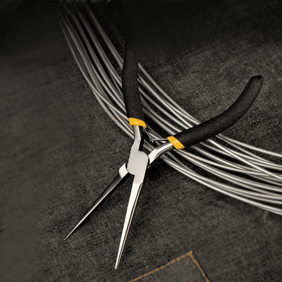 Alicate Bico Meia Cana Reto 6" de Precisão para Eletrônica Artesanato com Mola Aço Carbono Cabo Emborrachado