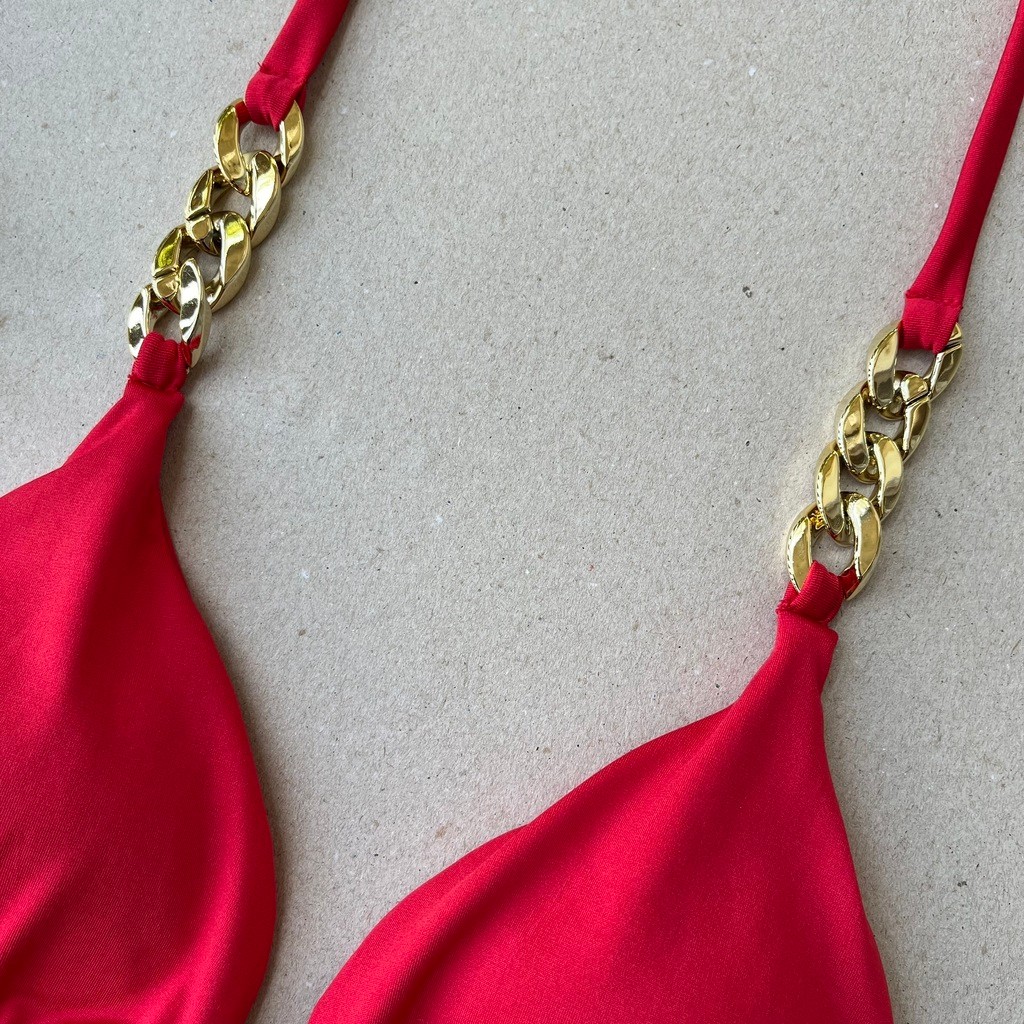 Biquíni Cortininha e Asa Delta Vermelho com Corrente