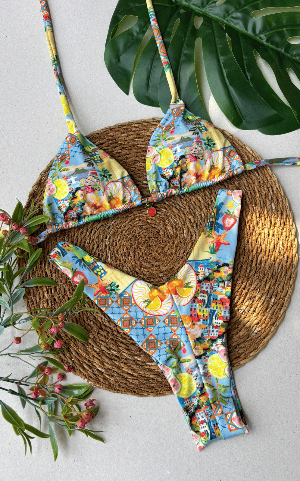 Biquíni Joaquina Cortininha e Asa delta Biquíni Joaquina Cortininha e Asa delta