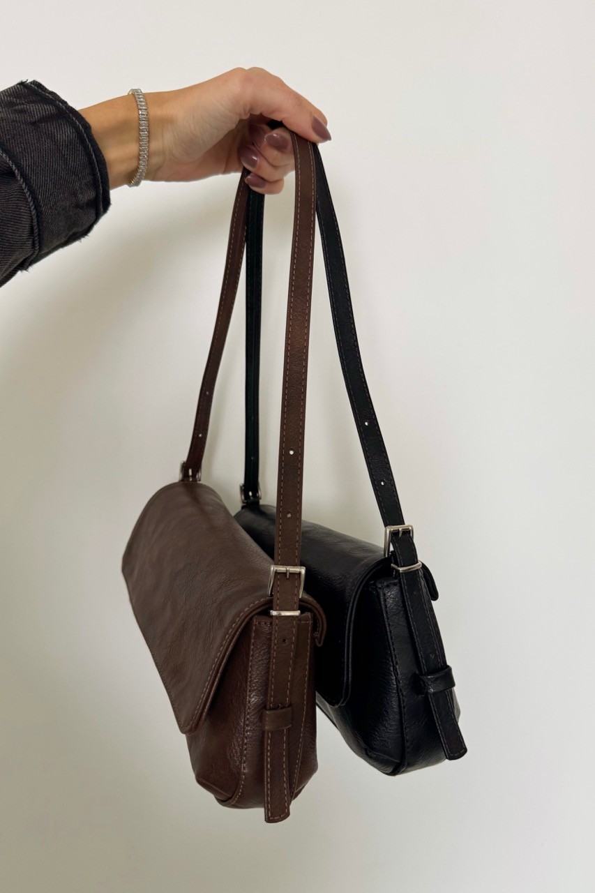 Bolsa Thayla Café MIST - bolsa feminina marrom pequena estilo baguete minimalista