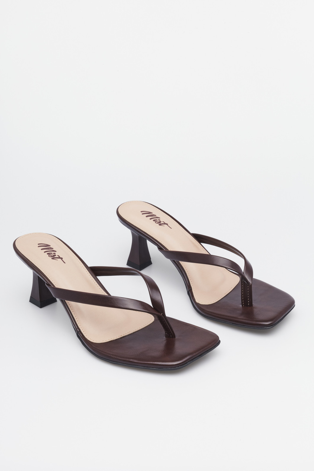 Tamanco Maya Marrom MIST – Minimalista com Salto Fino Tamanco Maya Marrom MIST – tiras finas minimalistas e salto fino geométrico