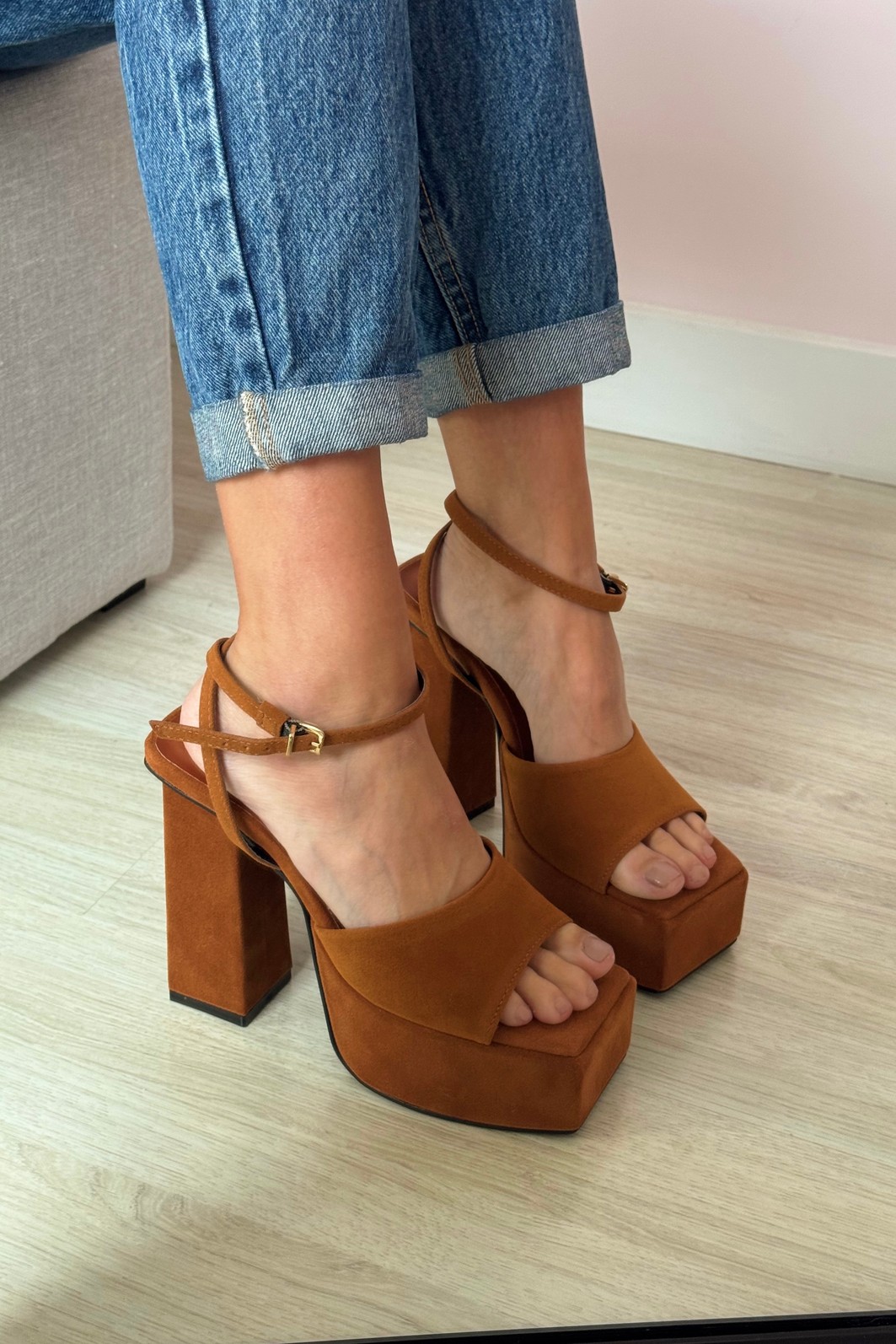 Sandália Tina Caramelo  Plataforma com Salto Bloco