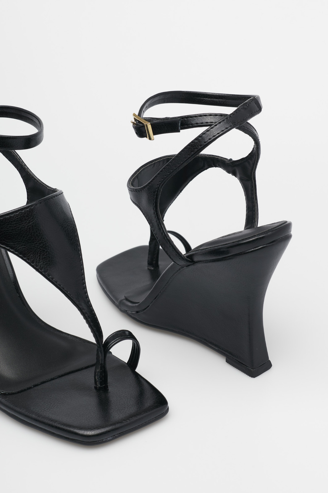 Sandália Beatriz Preta Anabela Sandália Beatriz Preta Anabela