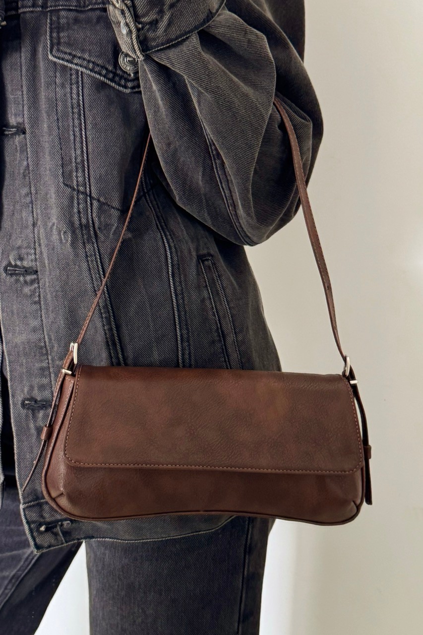 Bolsa Thayla Café MIST - bolsa feminina marrom pequena estilo baguete minimalista