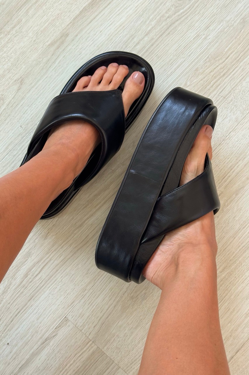 Flatform Deise Preto Chinelo Plataforma