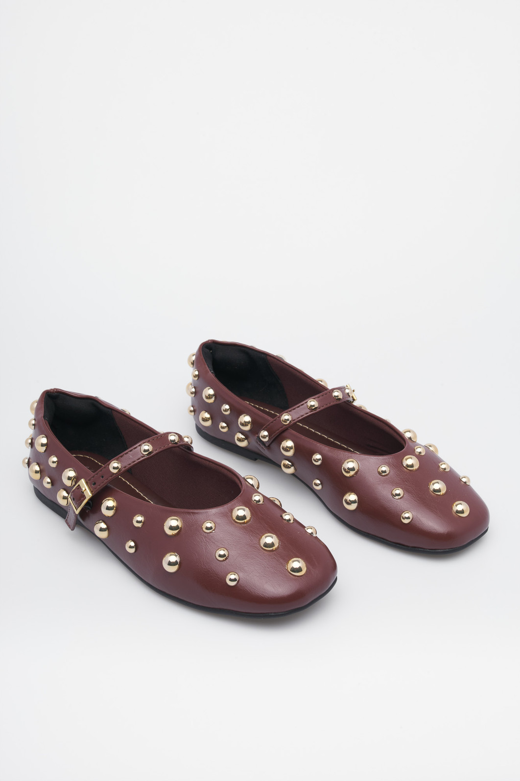 Sapatilha Melina Terra com tira e aplicações douradas