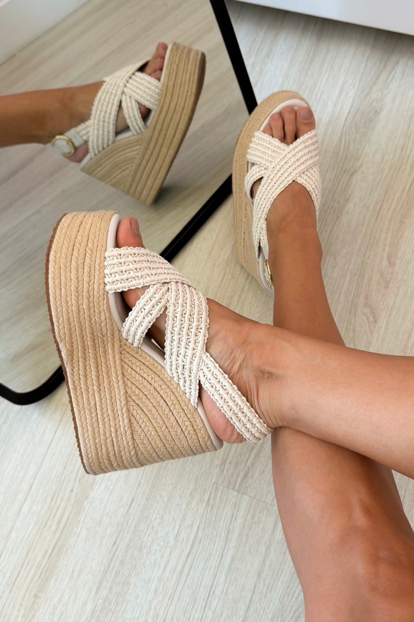 Sandália Vitória Off-White Anabela de Corda