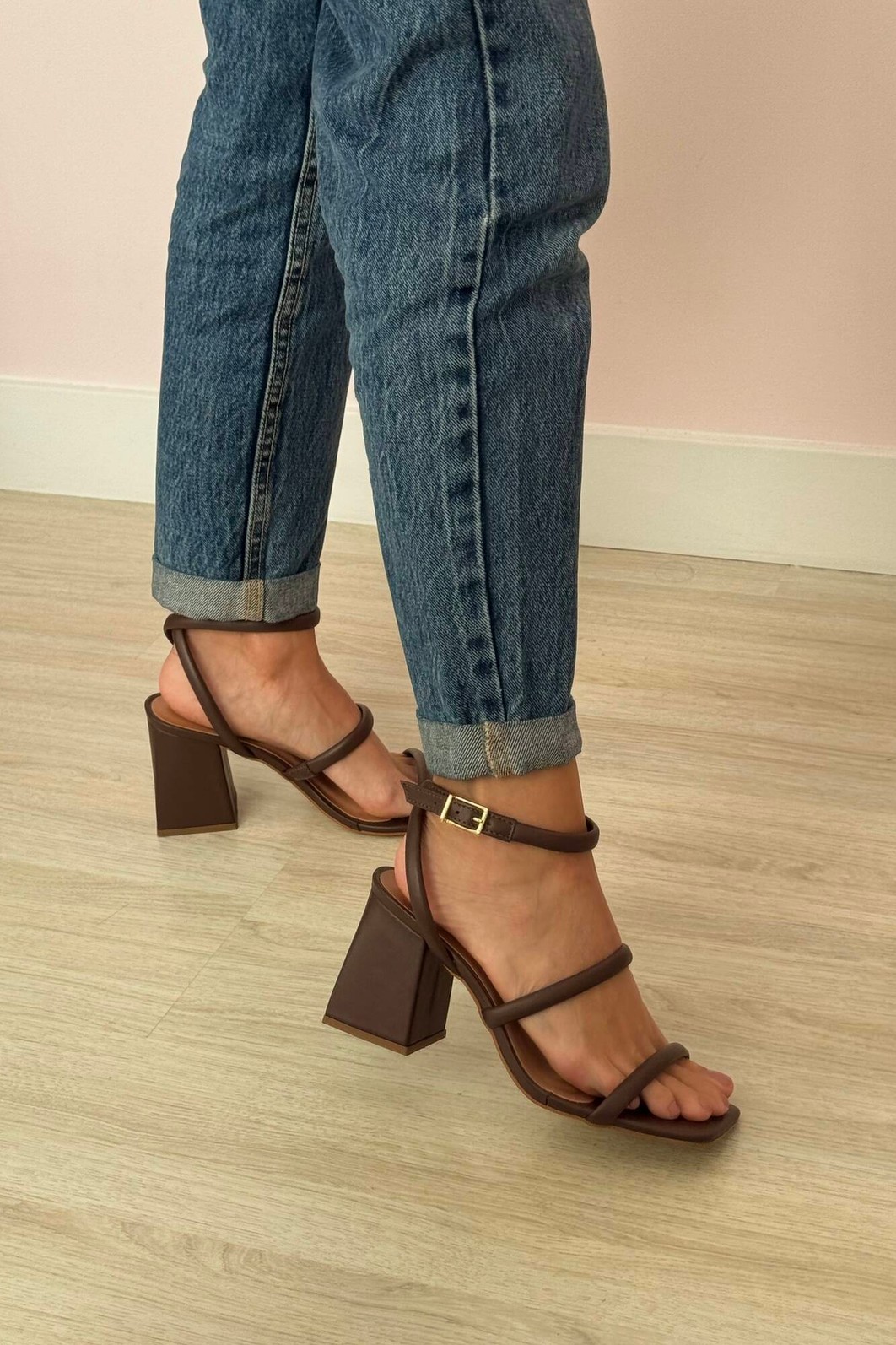 Sandália Tay Marrom Sandália Tay Marrom