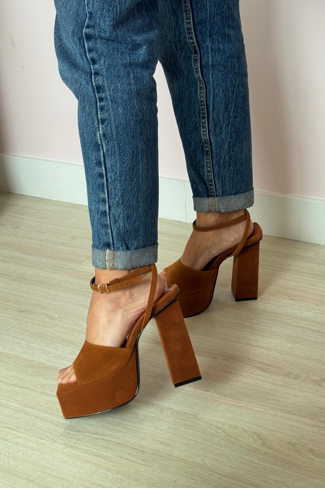 Sandália Tina Caramelo  Plataforma com Salto Bloco