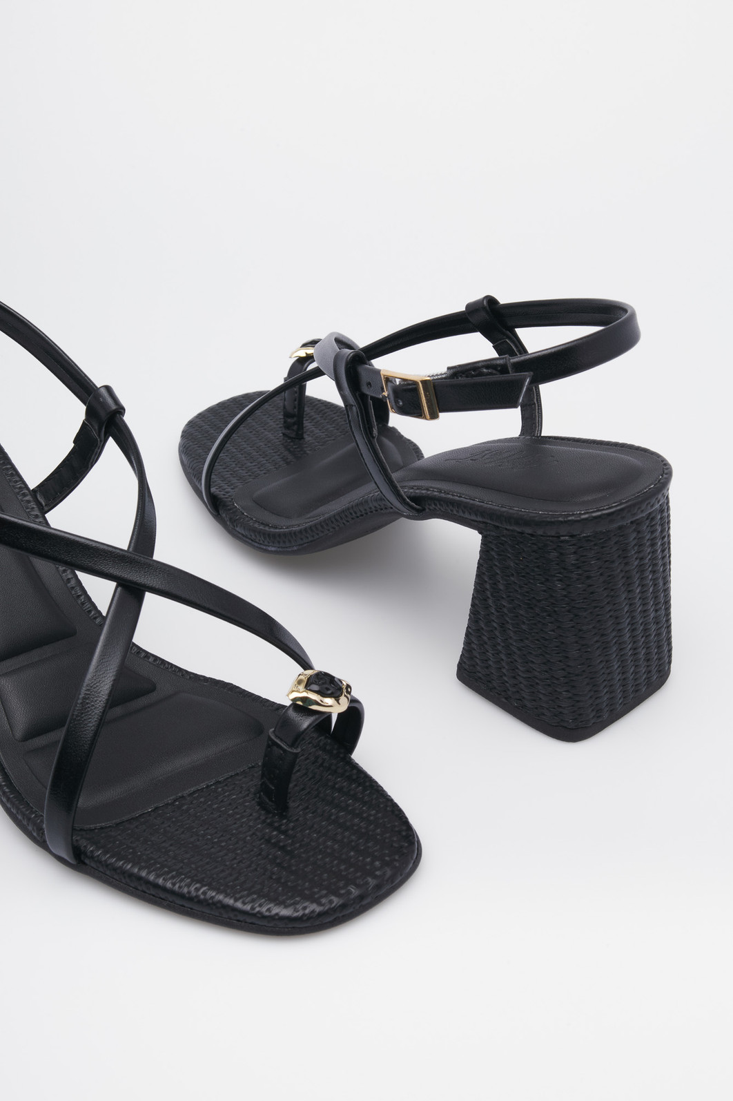 Sandália Cora Preto com Salto Bloco