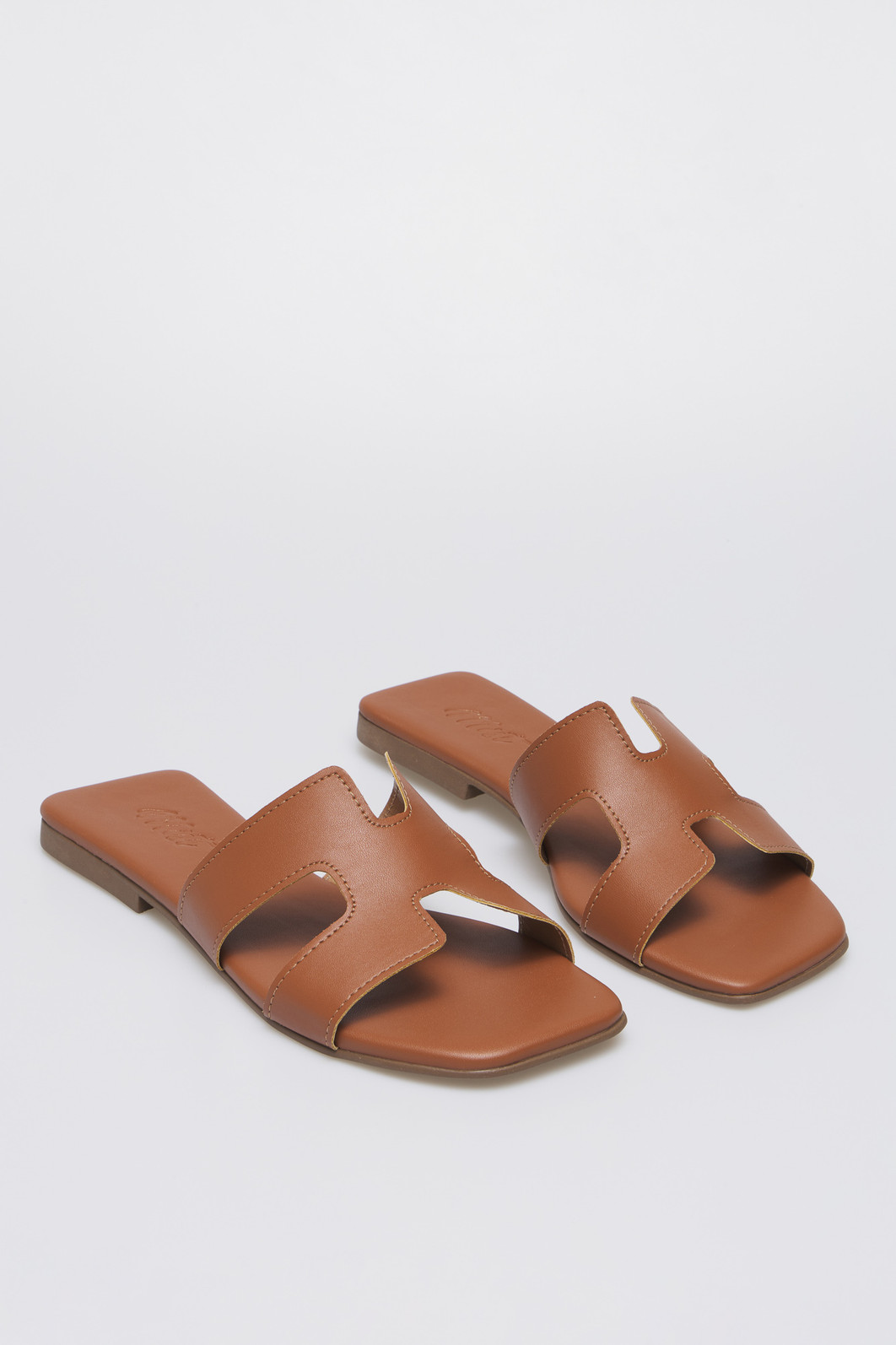 Flat Gigi Camel Flat Gigi Camel