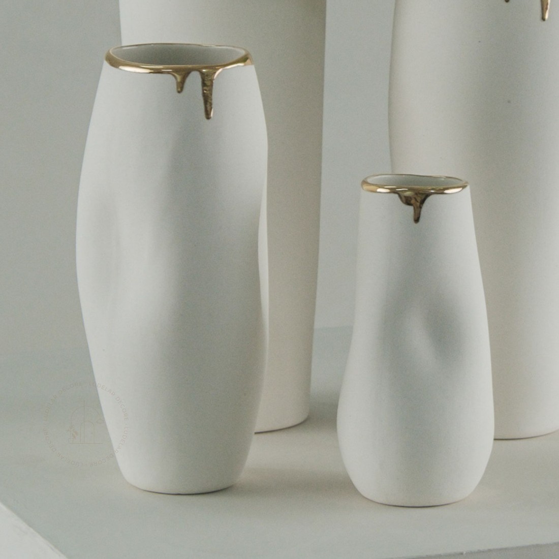 Vaso em Porcelana c/ Ouro - M Vaso em Porcelana c/ Ouro - M