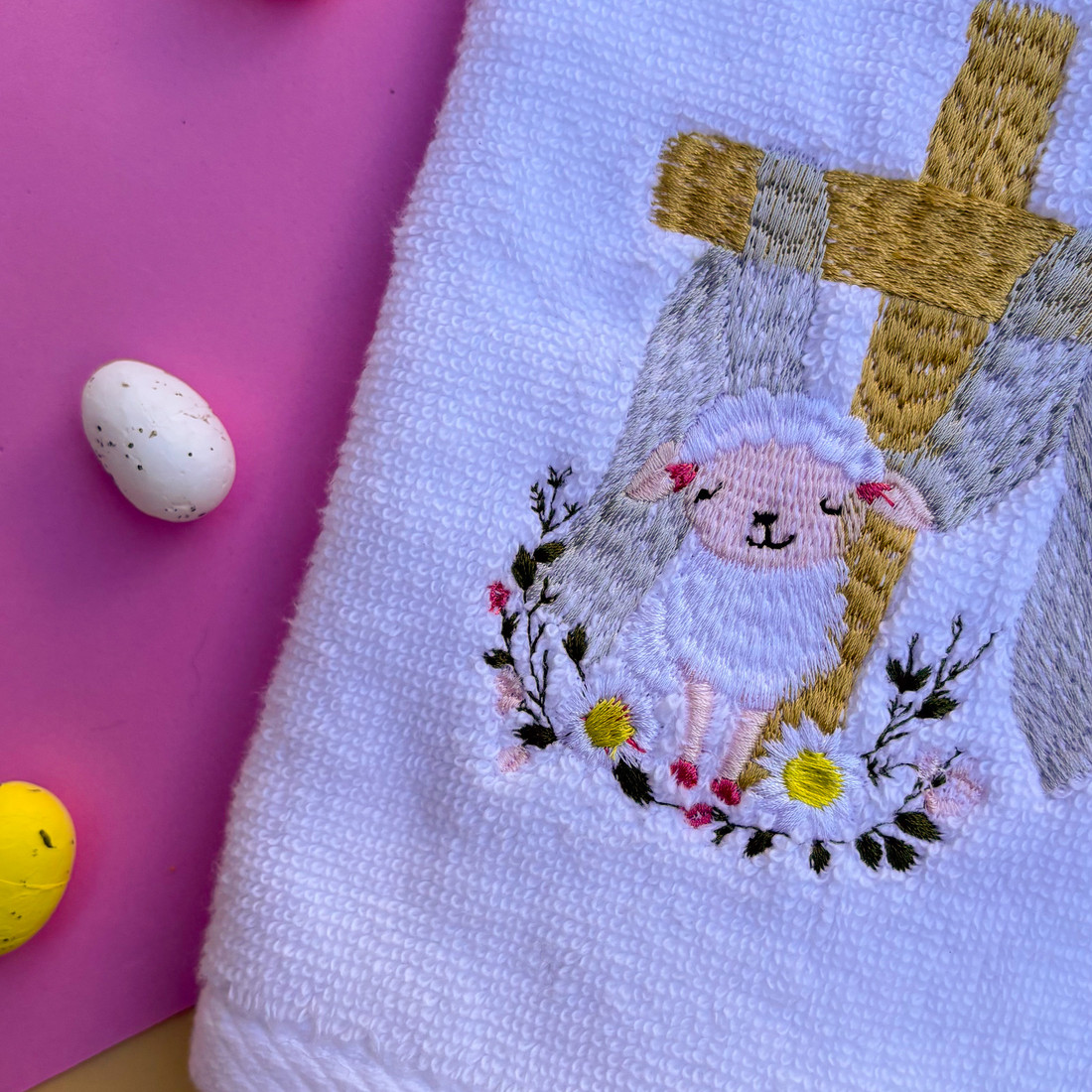 Toalha de Lavabo Karsten Bordada Cordeiro Divino