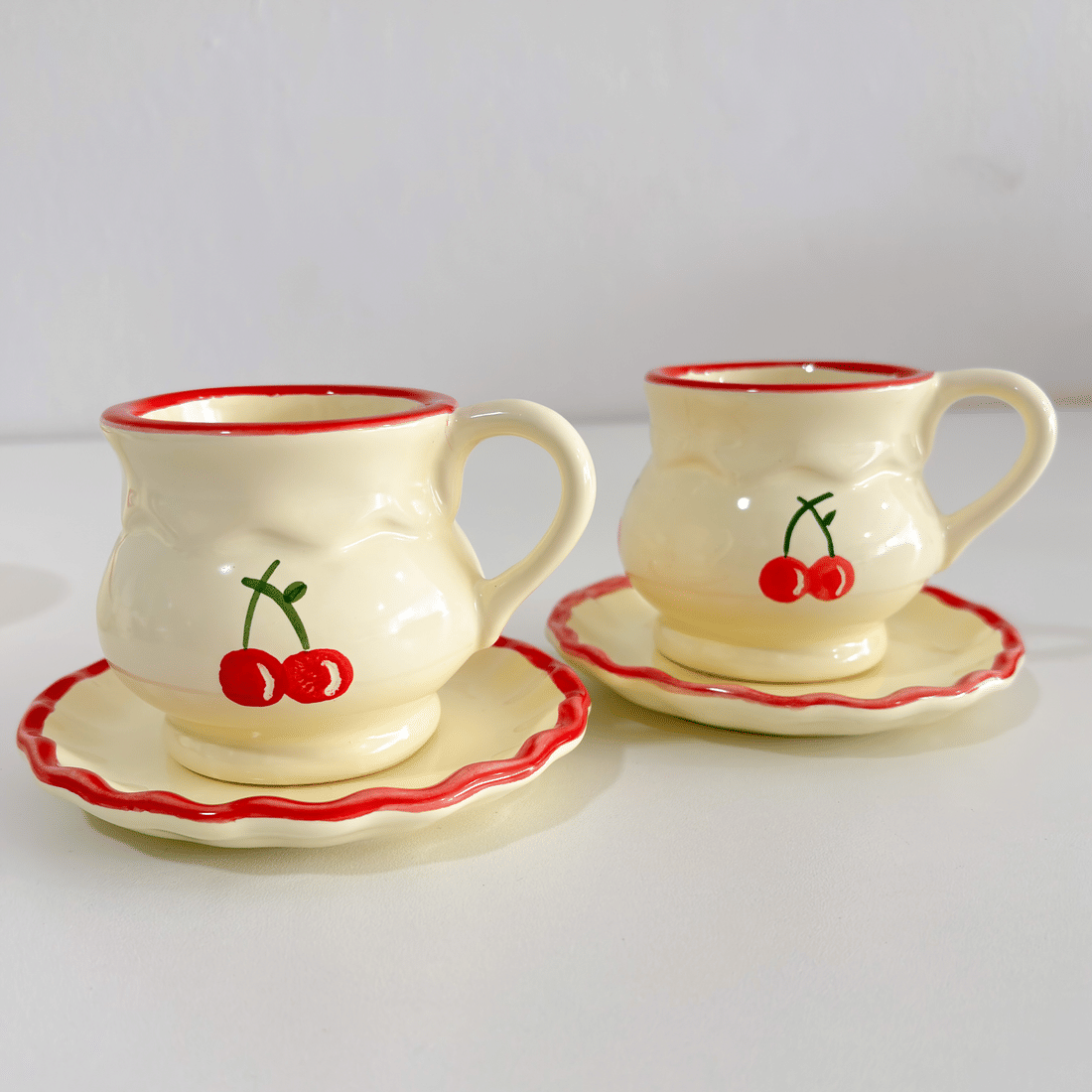 Cj 2 Xícaras e Pires Cereja Cj 2 Xícaras e Pires Cereja