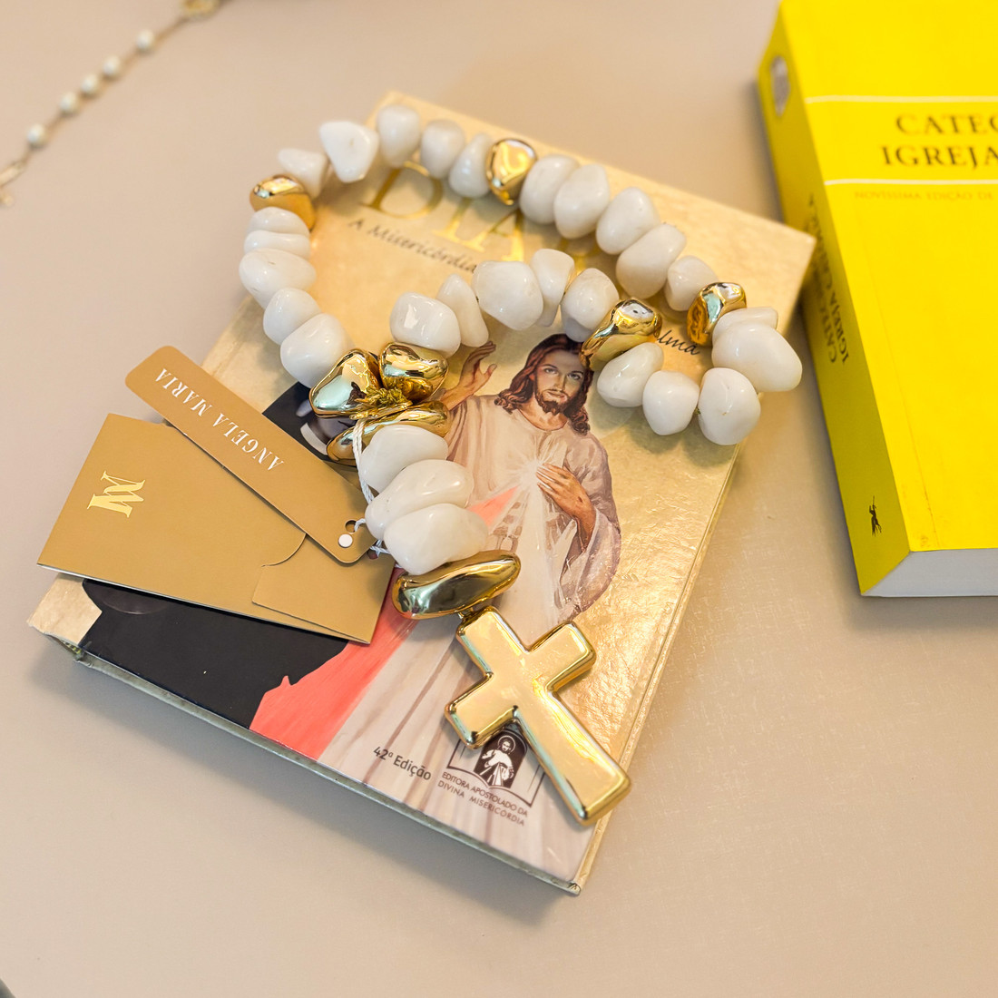 Colar de Mesa Crucifixo Pedra Quartzo Branco 30cm Colar de Mesa Crucifixo Pedra Quartzo Branco 30cm