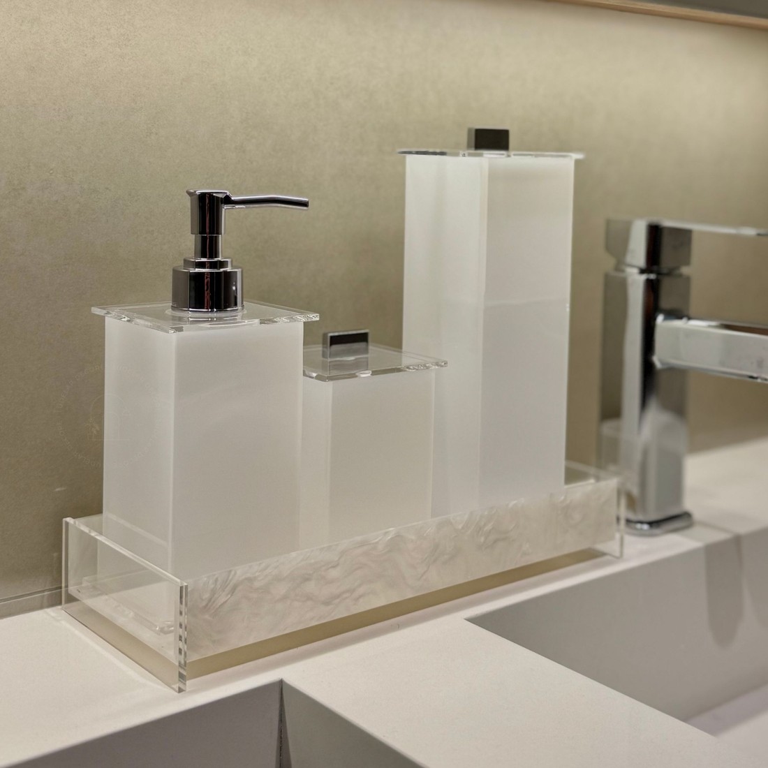 Porta Algodão Acrílico Branco