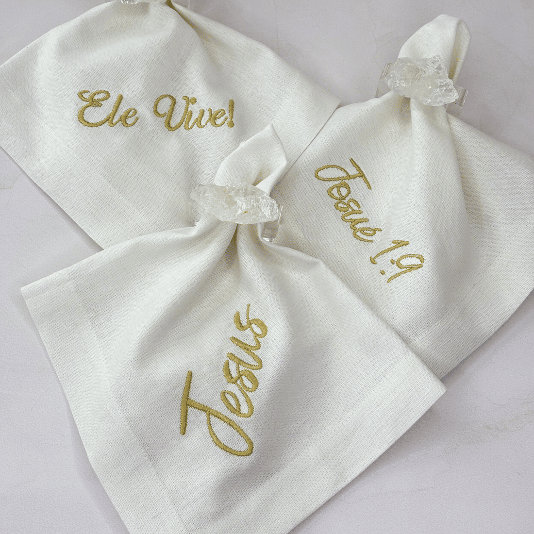 Guardanapo Branco Bordado Ele Vive Guardanapo Branco Bordado Ele Vive