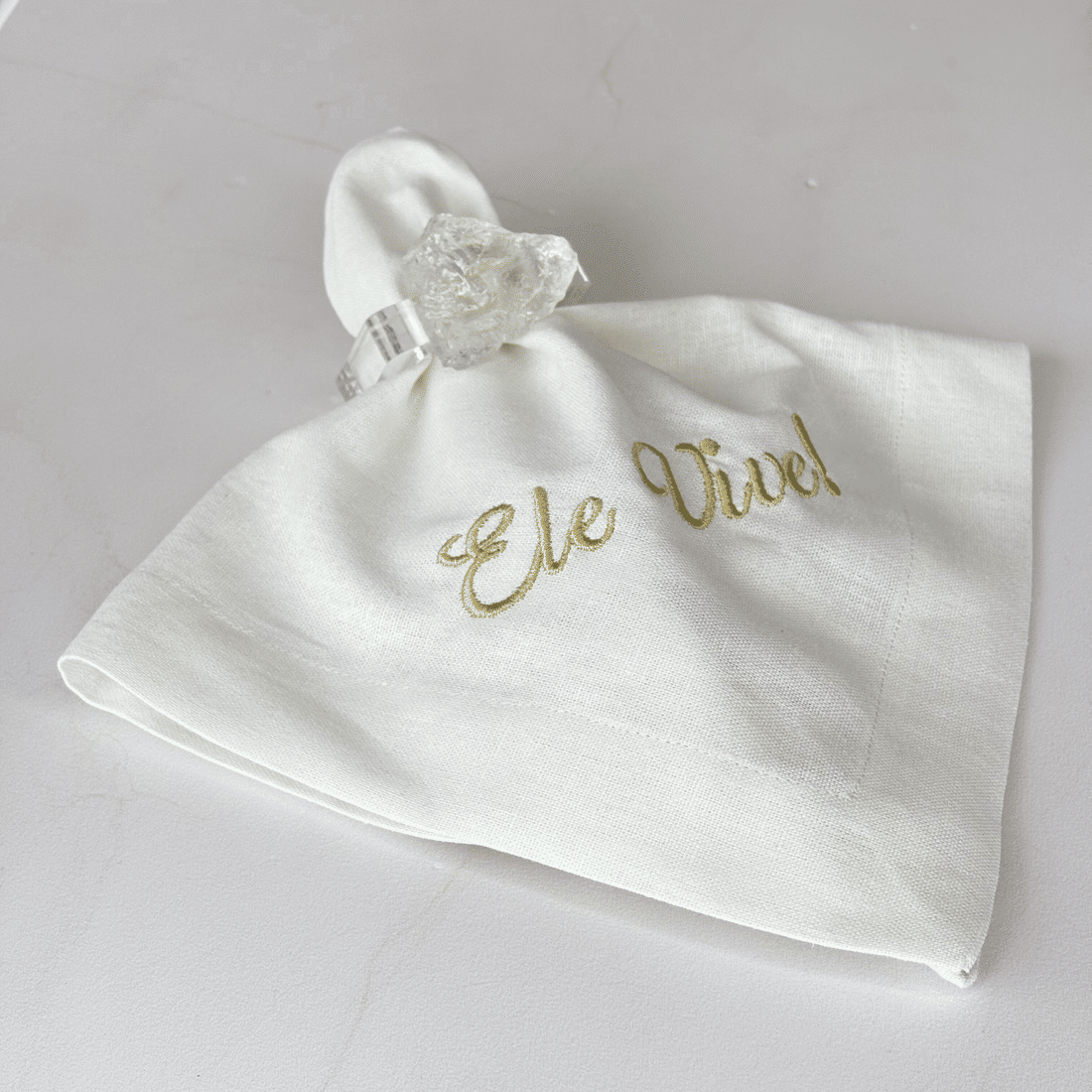 Guardanapo Branco Bordado Ele Vive Guardanapo Branco Bordado Ele Vive