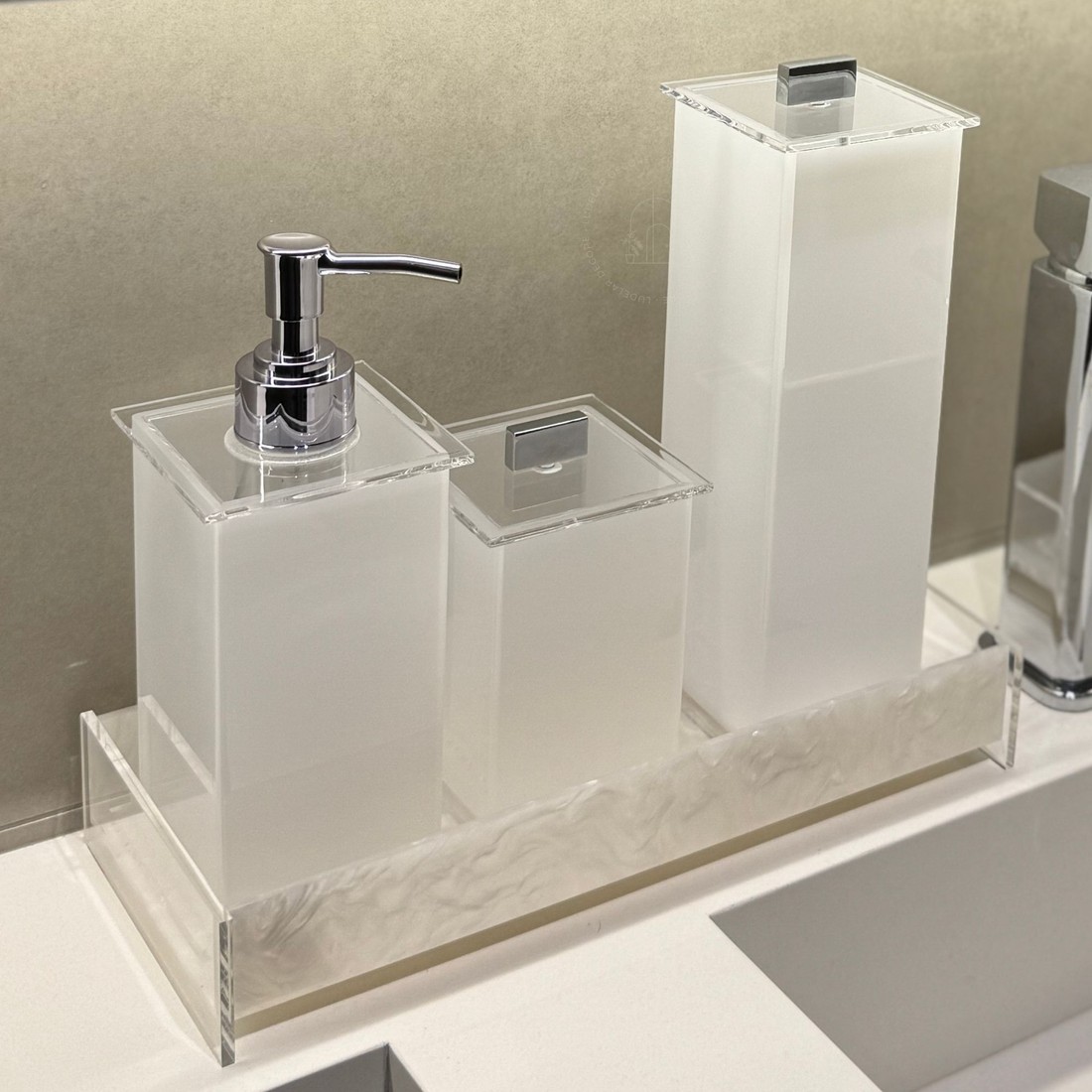 Porta Sabonete Liquido Acrílico Branco Porta Sabonete Liquido Acrílico Branco