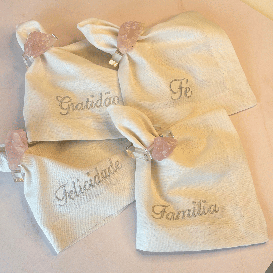 Guardanapos Branco Bordados c/ Valores Essenciais