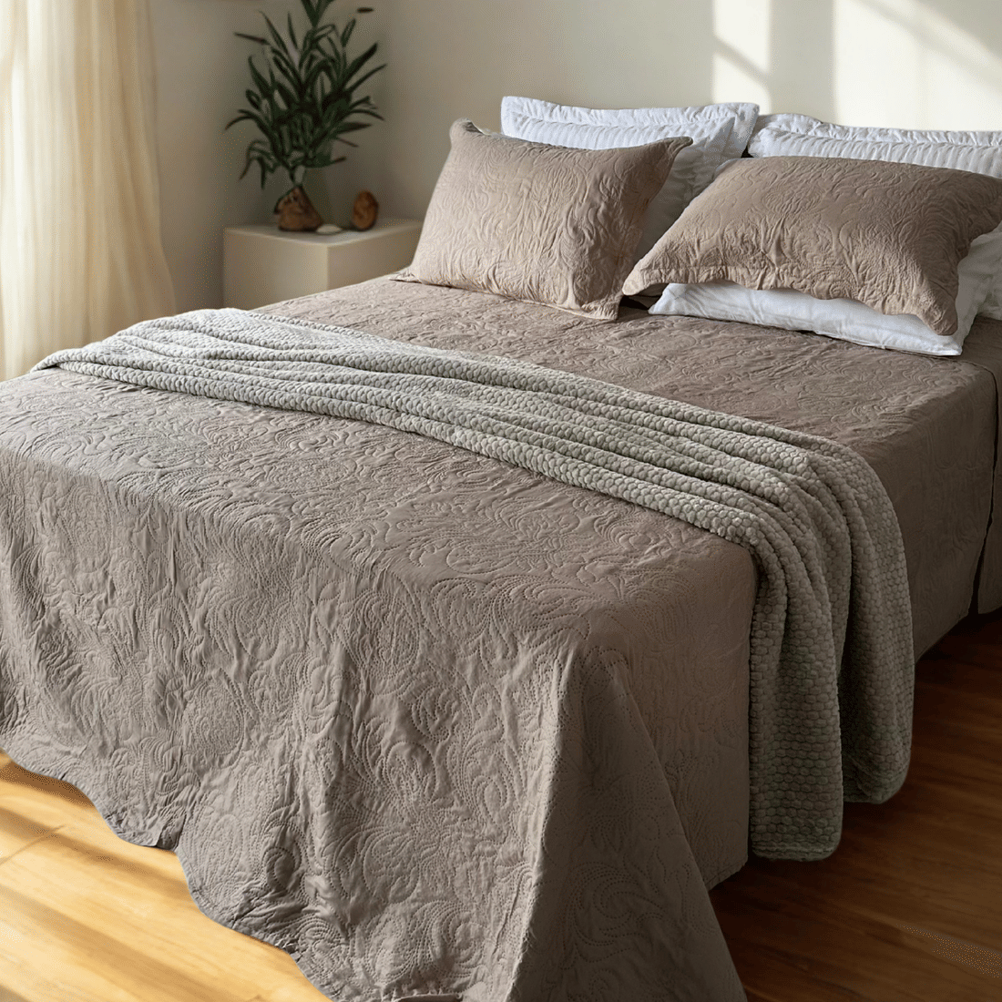 Kit Colcha Boutis Casal Avelã Kit Colcha Boutis Casal Avelã