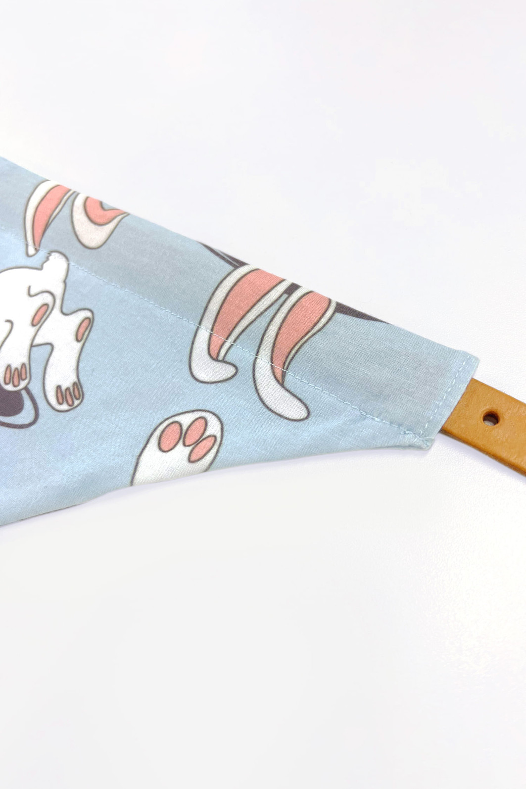 BANDANA PET EM ALGODÃO COM ESTAMPA DE COELHO BANDANA PET EM ALGODÃO COM ESTAMPA DE COELHO