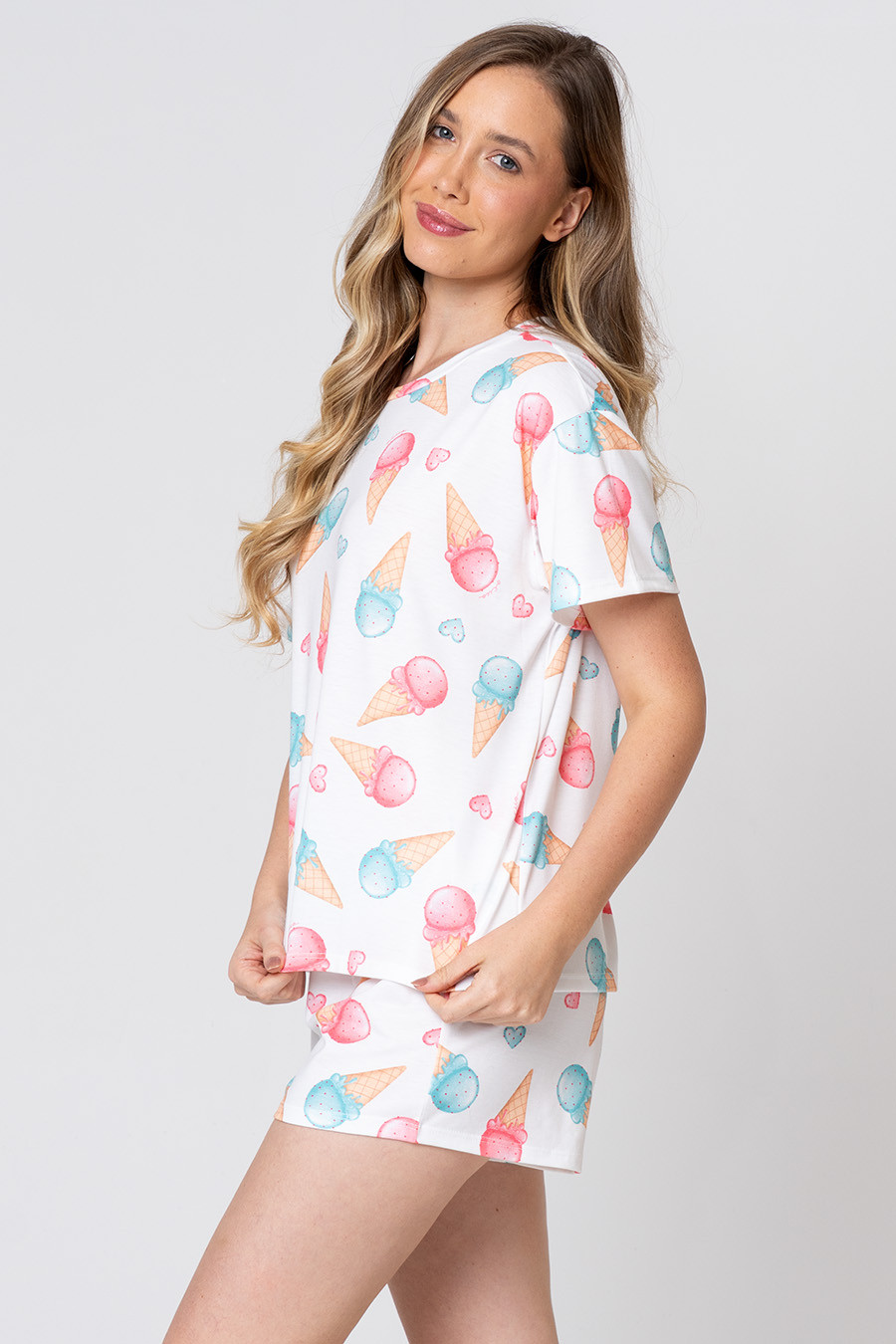 PIJAMA CURTO FEMININO COM ESTAMPA DE SORVETE PIJAMA CURTO FEMININO COM ESTAMPA DE SORVETE
