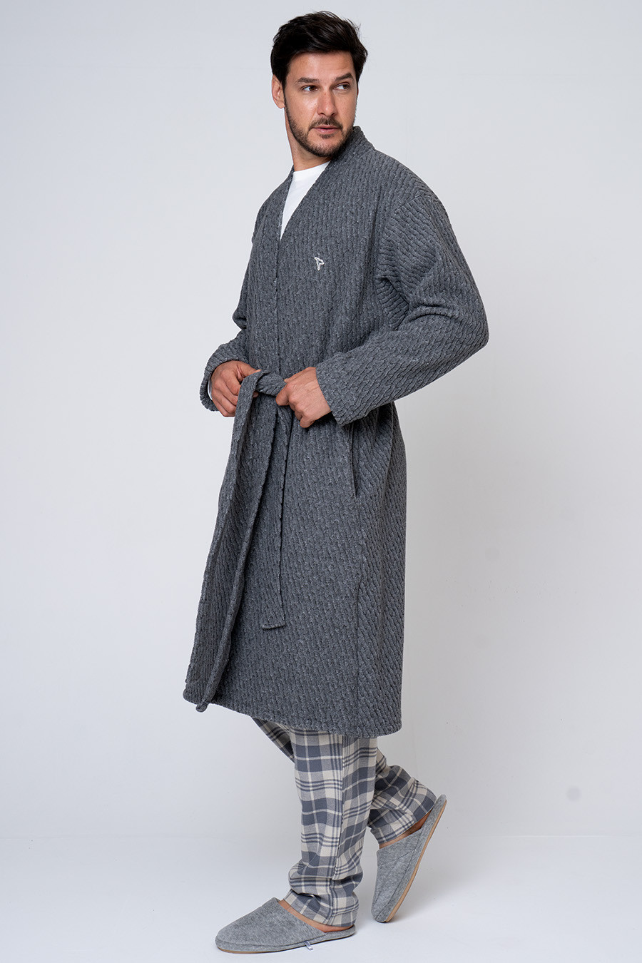 KIT PIJAMA AMERICANO LONGO DE ALGODÃO CINZA E ROBE DE SOFT CINZA LADO ROBE