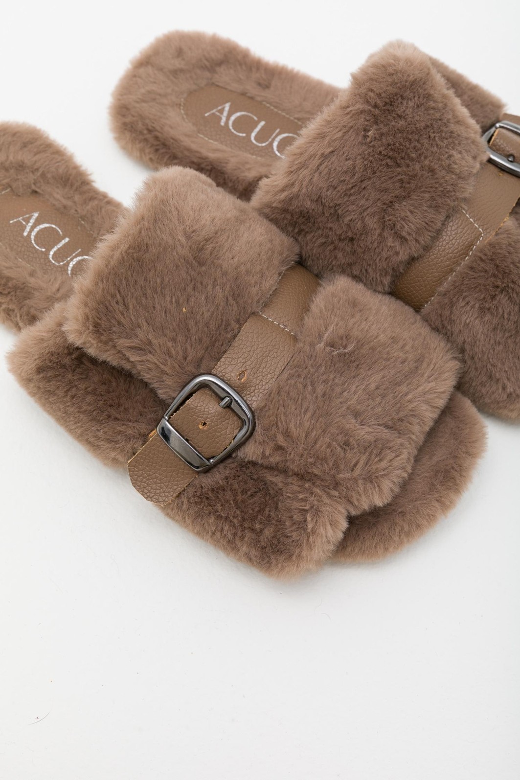 CHINELO DE PELE FAKE COM FIVELA - CHINELOS E GOLA CHINELO DE PELE FAKE COM FIVELA - CHINELOS E GOLA