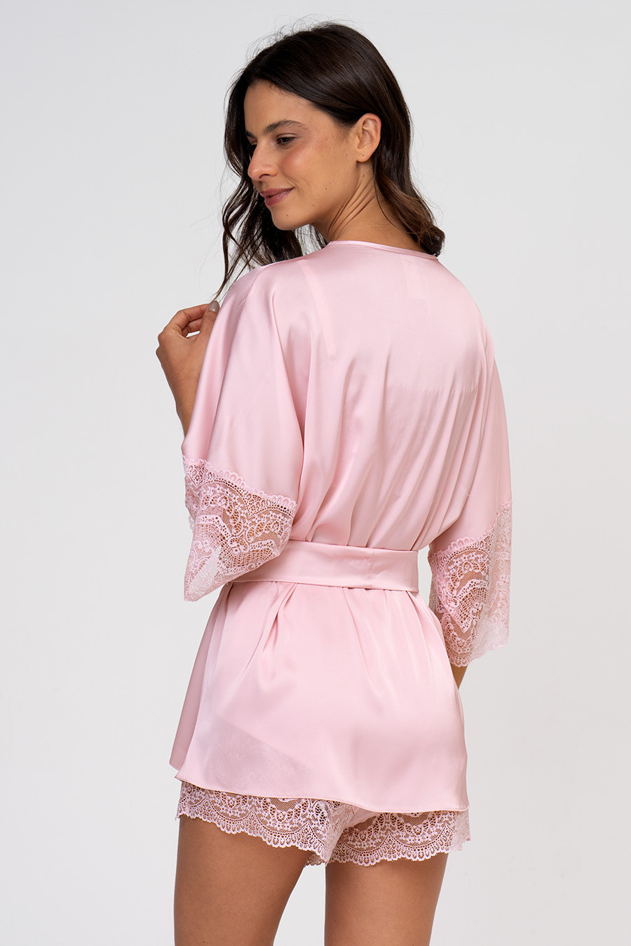 PIJAMA KIMONO TOQUE DE SEDA COM RENDA - CLÁSSICO ACETINADO PINK GLOSS PIJAMA KIMONO TOQUE DE SEDA COM RENDA - CLÁSSICO ACETINADO PINK GLOSS