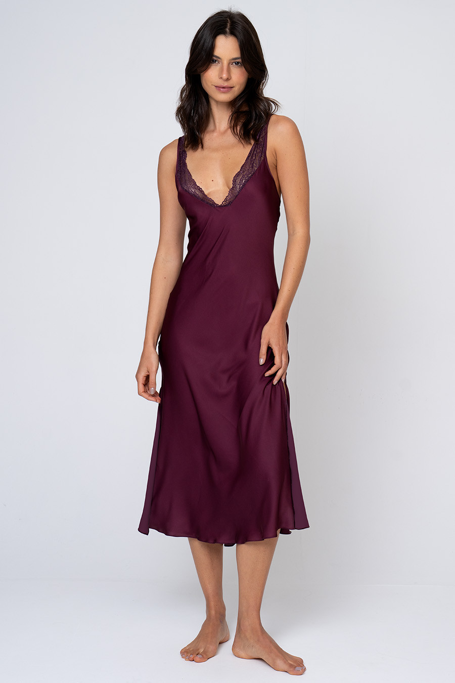 CAMISOLA MIDI TOQUE DE SEDA COM RENDA - CLÁSSICO ACETINADO BOLD WINE FRENTE 1