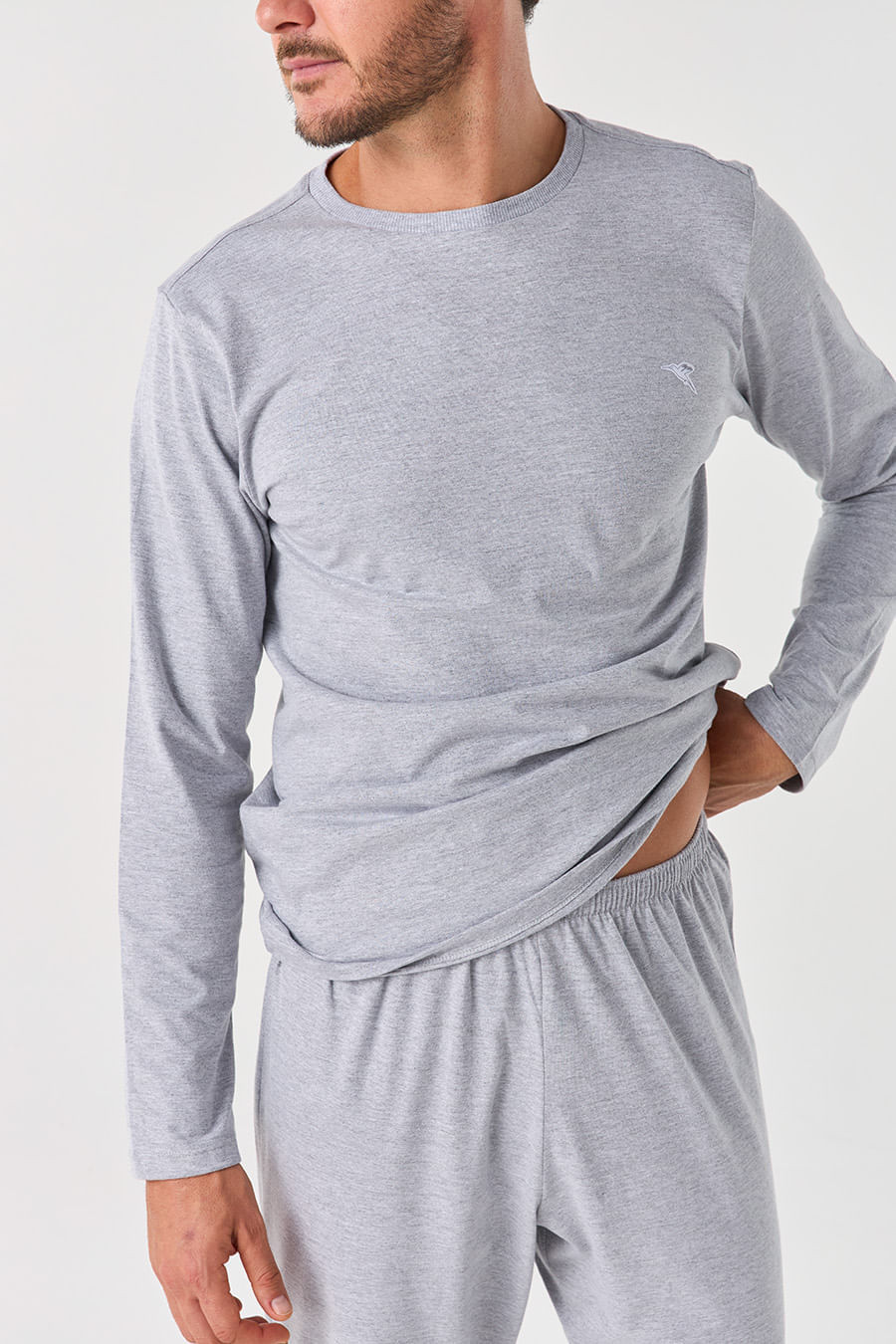 KIT PIJAMA LONGO ETERNO E PANTUFA PIJAM DETALHE