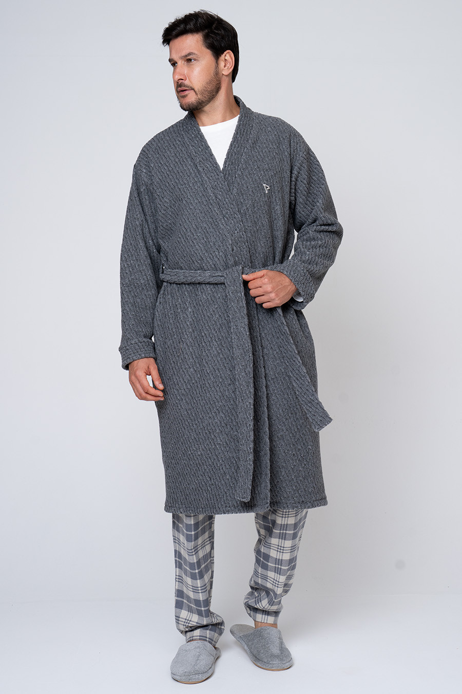 KIT PIJAMA AMERICANO LONGO DE ALGODÃO CINZA E ROBE DE SOFT CINZA FRENTE ROBE