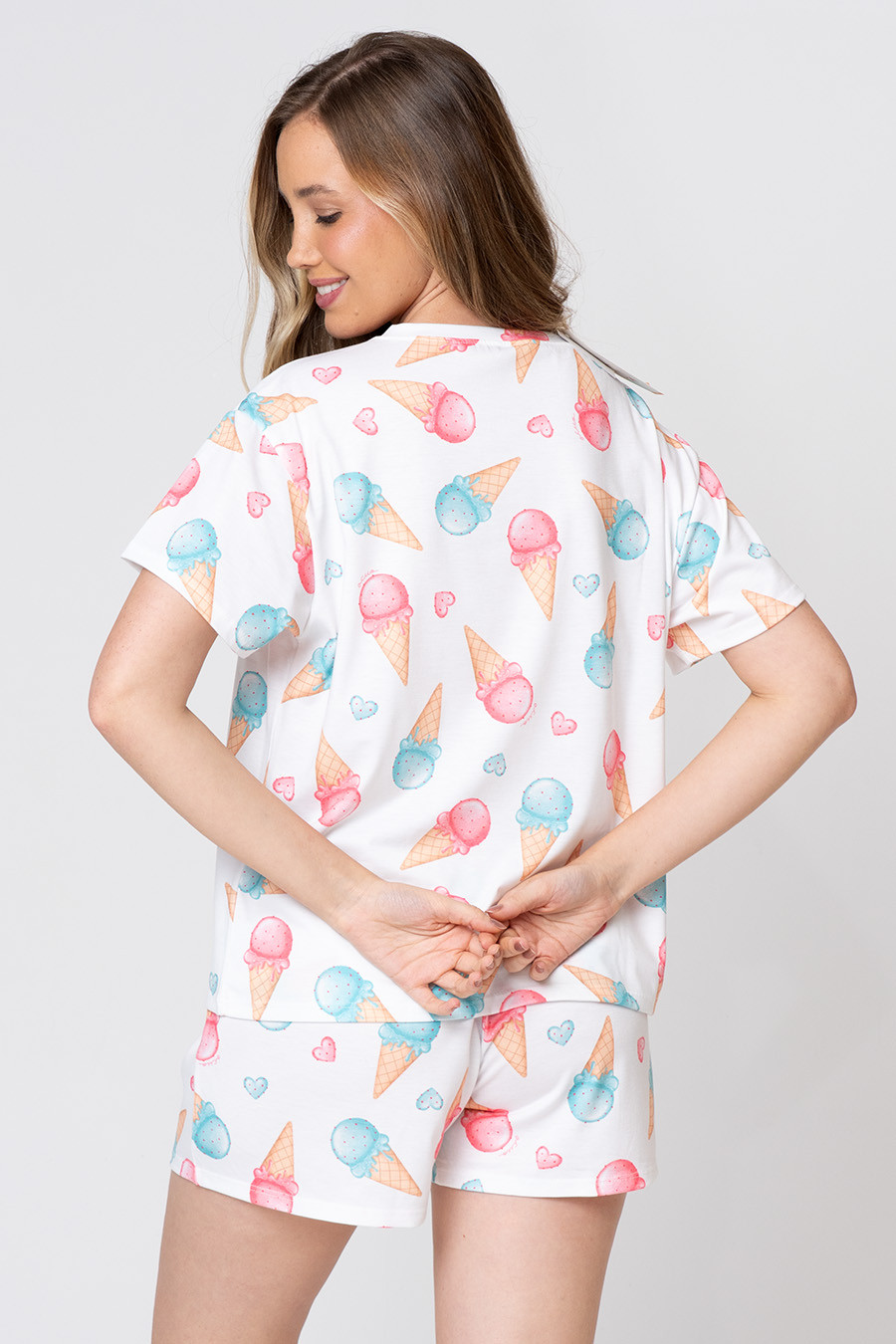 PIJAMA CURTO FEMININO COM ESTAMPA DE SORVETE PIJAMA CURTO FEMININO COM ESTAMPA DE SORVETE