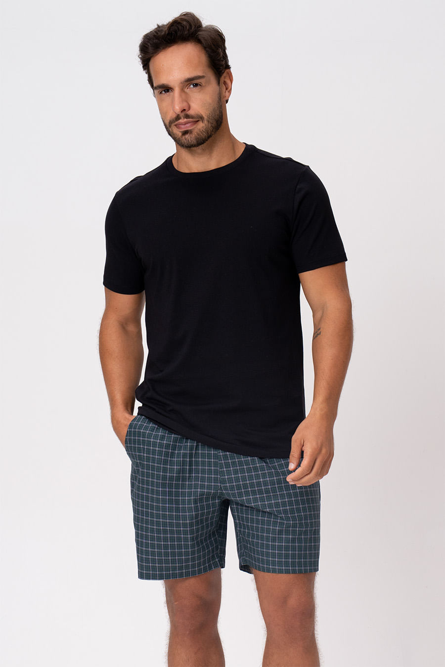 CAMISETA PRETA MASCULINA MANGA CURTA - CLÁSSICO PREMIUM PIMA CAMISETA PRETA MASCULINA MANGA CURTA - CLÁSSICO PREMIUM PIMA