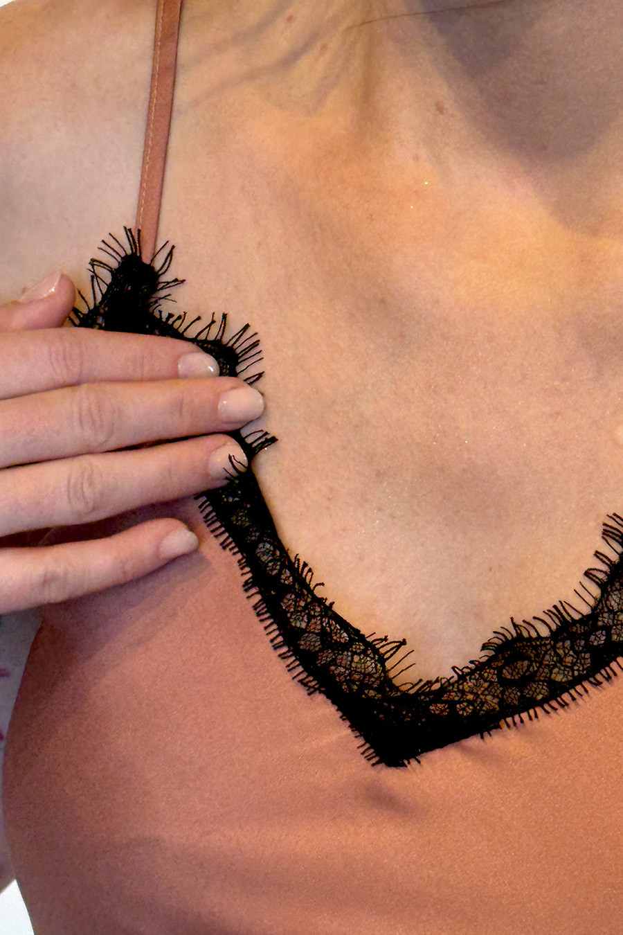 SHORT DOLL TOQUE DE SEDA COM RENDA - CLÁSSICO ACETINADO SLEEP DRESS SHORT DOLL TOQUE DE SEDA COM RENDA - CLÁSSICO ACETINADO SLEEP DRESS