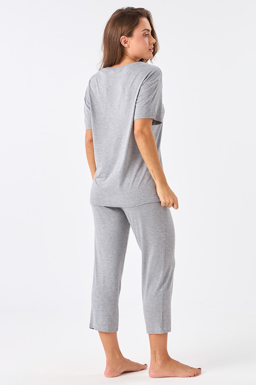 PIJAMA CAPRI MANGA CURTA EM VISCOSE - CLÁSSICO VISCOSE MESCLA PIJAMA CAPRI MANGA CURTA EM VISCOSE - CLÁSSICO VISCOSE MESCLA